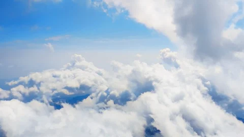 Flying through heavenly beautiful cloudscape. Vidéo 113470932