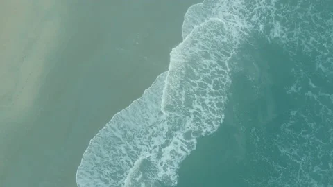 Flying (top aerial view) over the turquoise color ocean waves. Stock-Footage 145012915