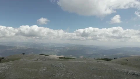 FLYING THE TOP OF THE MOUNTAIN UNTIL REVEALING THE VALLEY Video stock 138087733