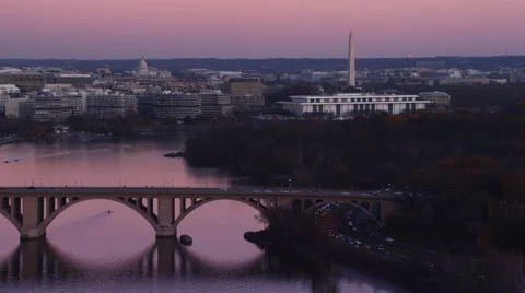 Flying toward the Key Bridge over the Potomac River at dusk in Washington DC; Vídeo Stock 59187808
