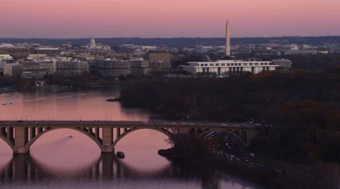 Flying toward the Key Bridge over the Potomac River at dusk in Washington DC; Vídeo Stock 59187837