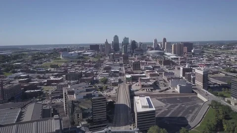 Flying towards a Cityscape Video stock 76729598