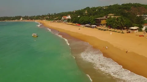 Flying towards the crowded beach 動画素材 288234366