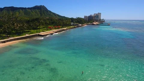 Flying towards Diamond Head in Honolulu Hawaii Video stock 111969145