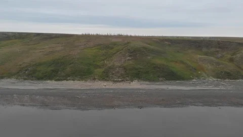 Flying towards the graveyard Stockbeeldmateriaal 99965971