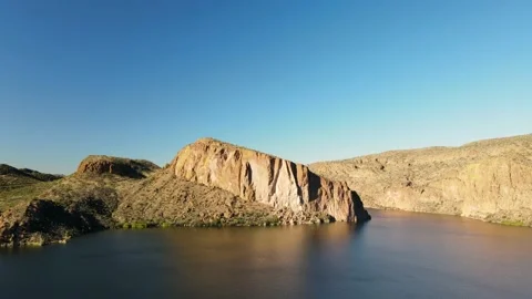 Flying towards the massive rock face of Satchin Cliff at Canyon Lake 스톡 동영상 170451171