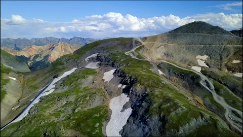 Flying towards mountain top 스톡 동영상 87621584