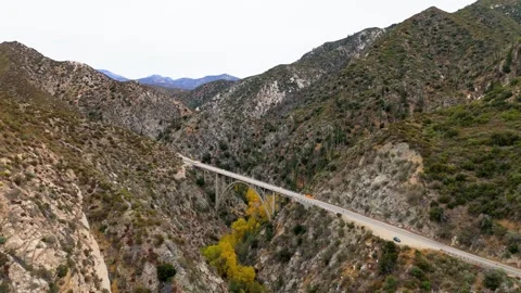 Flying under Big Tujunga Narrows Bridge Видео 310694240