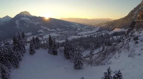 Flying upwards over winter forest Vidéo 40871766