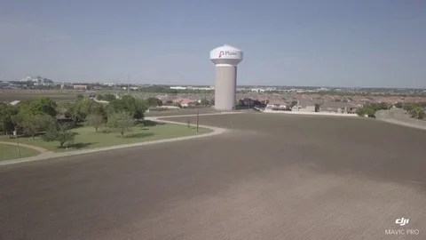 Flying to the Water Tower Video stock 88934864