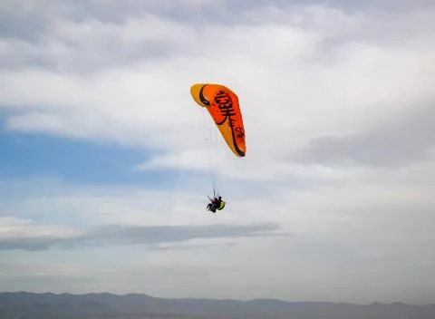 Flying on the wing, parachuting. 스톡 사진