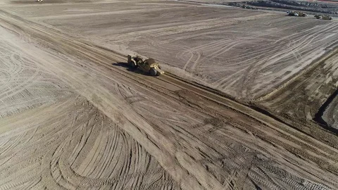 Flyover of an earthmover on a construction site Video stock 96672116