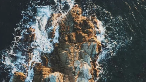 Flyover the rocks into the sea Video stock 100551682