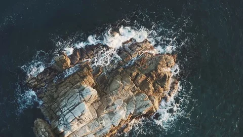 Flyover the rocks into the sea Video stock 100552989
