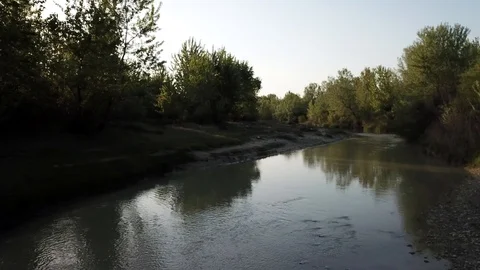 Flyover slow river upstream sunset Video stock 111298591
