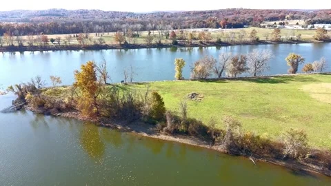 Flyover of a small pennisula Video stock 321149090