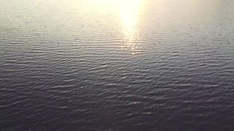 Flyover tilt from waves to sunset 库存影片 167646309