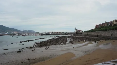 Flysch rock formations revealed during low tide at getxo harbor 스톡 동영상 334707710