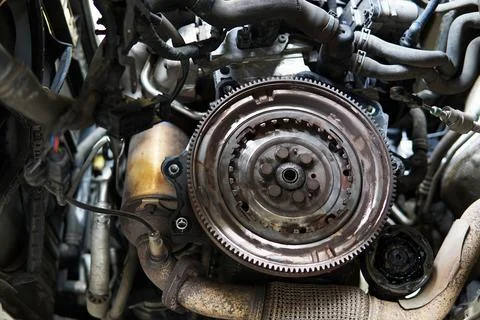 Flywheel mounted on a modern engine. Stock-Fotos