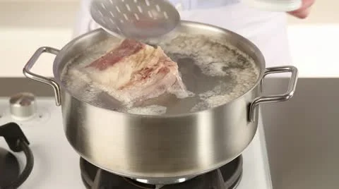 Foam being scooped off beef soup Video stock 24658093
