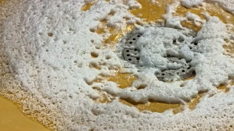 Foam Draining Into Sink Vidéo 336706844
