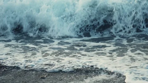 Foam generated by ocean waves coming ashore at dusk in Cilento Video stock 255795314