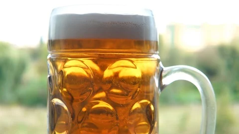 Foam sliding down side of beer glass Stock Footage 94976183