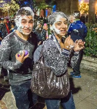 Foam is sprayed on everyone in annual party in Cuenca, Ecuador Foto stock