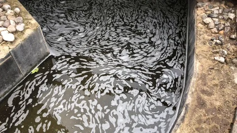 Foam in water. 스톡 동영상 85612255