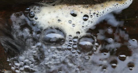 Foam in a water Видео 335674086