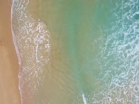 Foam waves run to the beach 스톡 동영상 73048452