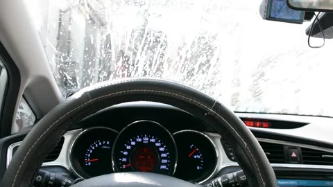 Foam on the windshield. Washing the dirt from the machine with foam. View from c Vidéo 161157601