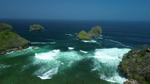 Foaming Waves at Goa Cina Beach Malang August 4 2026 Vídeo Stock 342336827