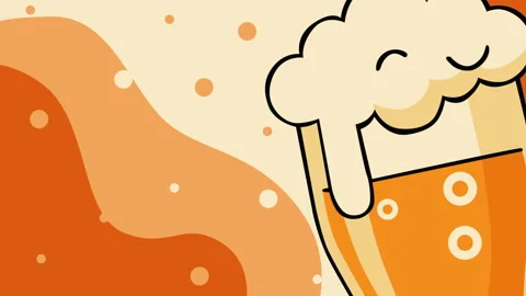 Foamy Beer Glass Close Up with Bubbles and Warm Background Видео 331729067