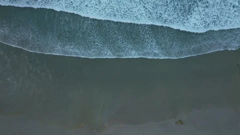 Foamy Sea Waves On The Beach - Drone Shot Vídeos de archivo 289563807