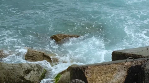 Foamy waves crashing Stock Footage 254731250