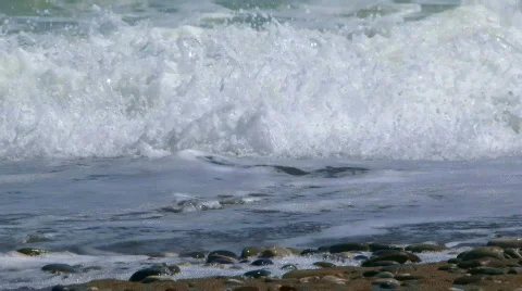 Foamy waves of the sea Video stock 726027