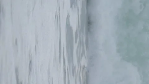 Foamy Waves with Splashes on Sea Beach Видео 168302618