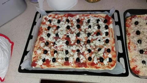 Focaccia con le olive nere, Italian food Stock Footage 152073091