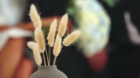 Focus From Flower To Bouquet 動画素材 165806006