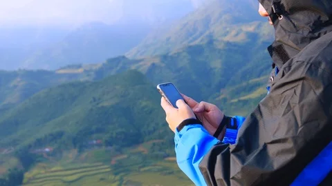 Focus on hands holding cellphone mobile phone to expolore internet and texting m 動画素材 122171003