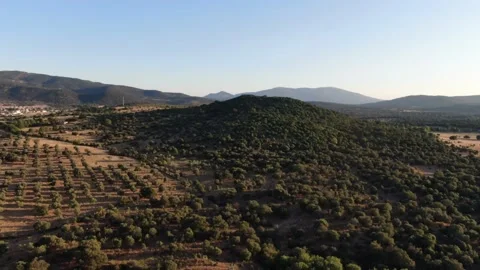 Focus on a hill Stock-Footage 142876594