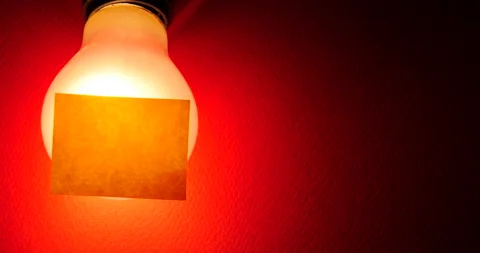 Focus on post it paper on light bulb 库存影片 162621418