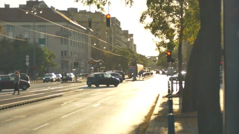 Focus pull to BKV Tram, Kosztolányi Square, Hungary, Sunset lights Vídeo Stock 201562977