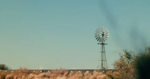 Focus Pull on Pinwheel by Desert Train Tracks Namibia Vidéo 321771085
