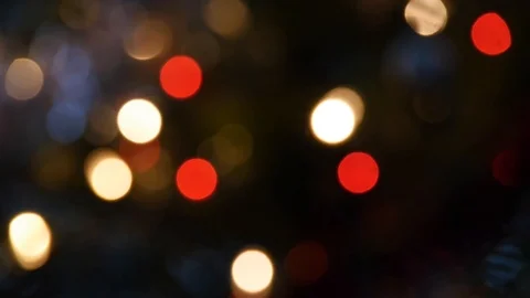 Focus pull on tinsel and fairly lights on a real Christmas tree 動画素材 122208225