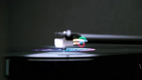 Focus Pull Vinyl Stylus Video stock 167719181