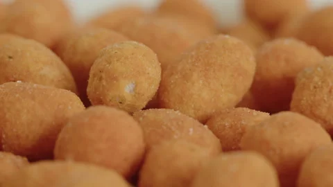 Focus pulling over pile of roasted peanuts 4K footage Stock Footage 195902174