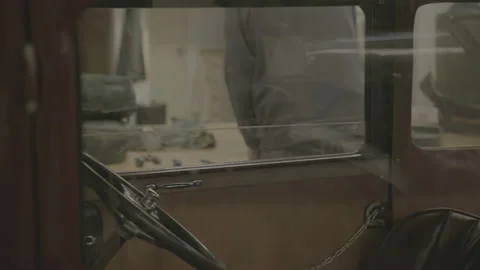 Focus rack from classic car to man working on bench Stock Footage 179985413