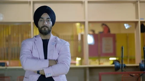 Focus shift to a good looking handsome Sikh man folding his arms in front and lo Stock Footage 102419508
